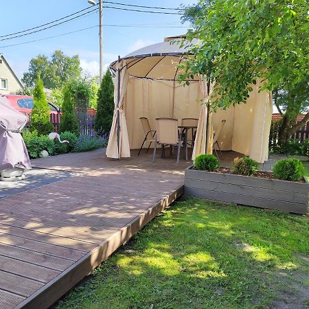 Apartment With Private Garden And Large Balcony Pärnu Esterno foto