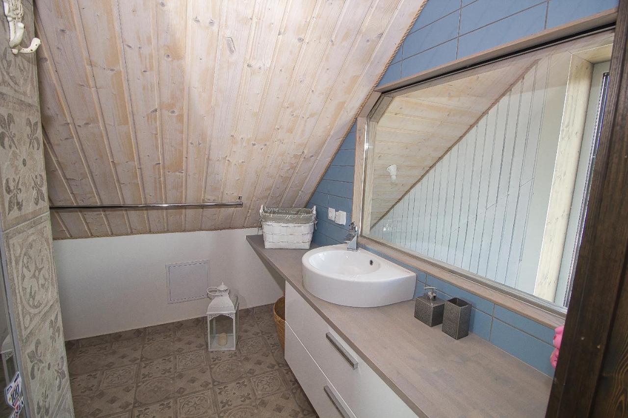 Apartment With Private Garden And Large Balcony Pärnu Esterno foto
