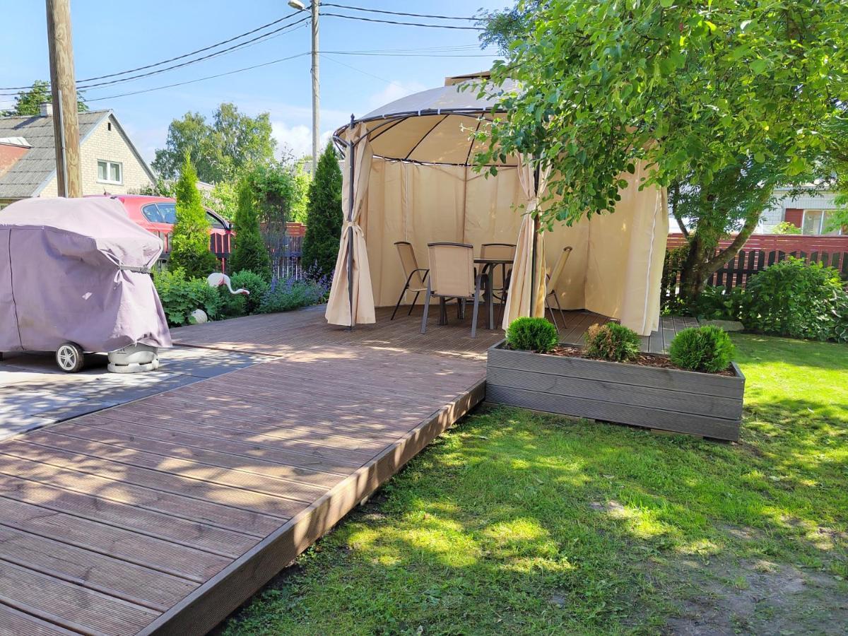 Apartment With Private Garden And Large Balcony Pärnu Esterno foto